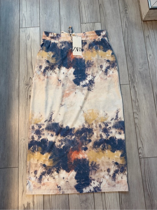 Dresses & Skirts - ZARA Tie-Dye Midi Skirt in Navy, Mustard & Cream. New with tags. Size medium